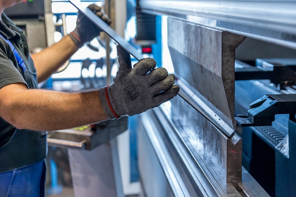 Normas de seguridad esenciales para usar máquinas CNC y láser en casa o en el taller